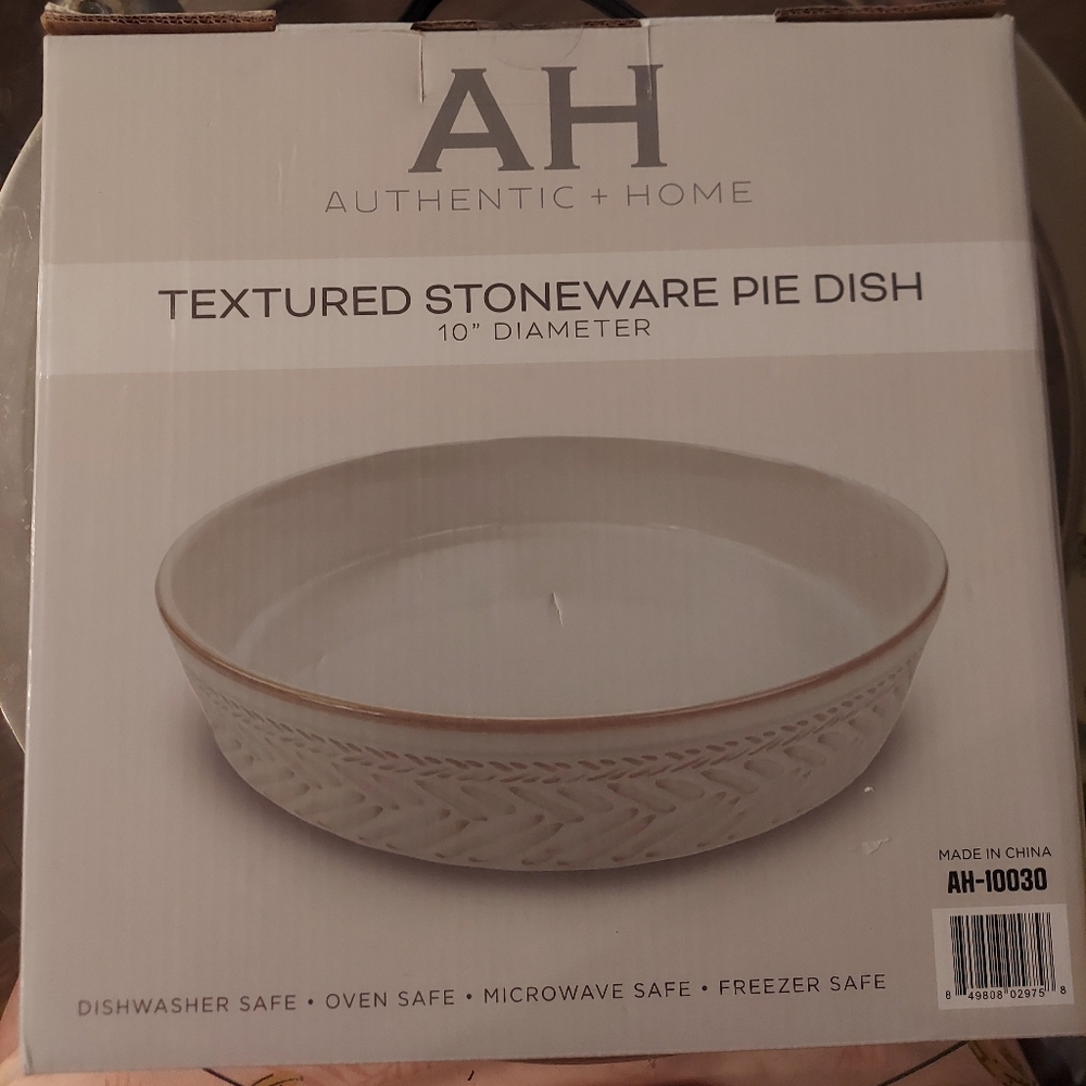 White and Cream Textured Dinnerware Plate